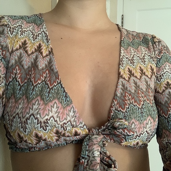 Cute tie top - Picture 1 of 2